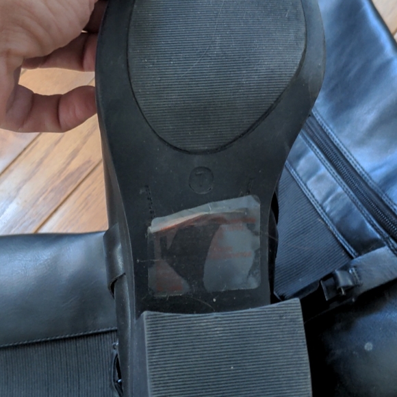 Heeled tall boots - Picture 2 of 2